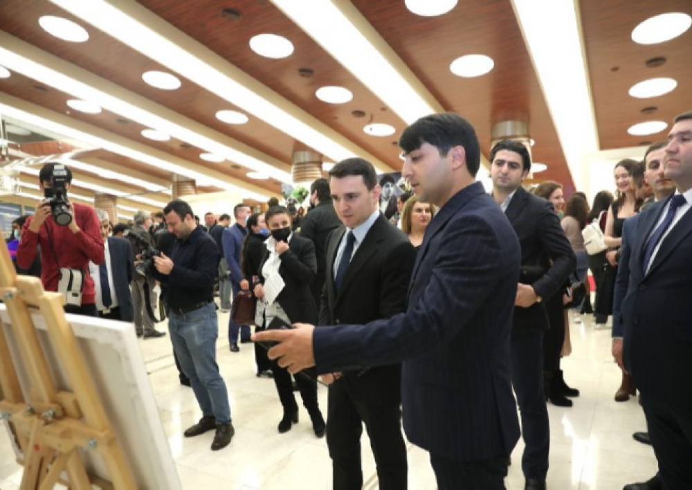 Во Дворце Гейдара Алиева открылась экспозиция "Bir Bax, Min Yaşat"
