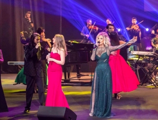 Xalq artisti Brilliant Dadaşova Heydər Əliyev Sarayında "Ürəklə Sizinlə" adlı konsert proqramı ilə çıxış edib.