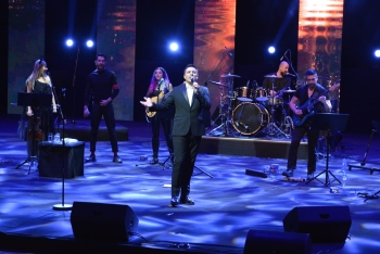 Yanvarın 14-də Heydər Əliyev Sarayında məşhur türk ifaçısı Rafet El Roman konsert proqramı ilə çıxış edib.