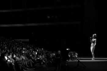 Oktyabrın 7-də Heydər Əliyev Sarayında ifaları ilə qəlblərə yol tapan, Türkiyənin məşhur pop ulduzu, sevilən mahnıların müəllifi İrem Dericinin solo konserti baş tutmuşdur.