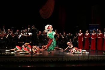 II Azərbaycan Beynəlxalq  Vokalçılar Festivalı çərçivəsində "Azərbaycan operetta inciləri" konsert proqramı təqdim olundu
