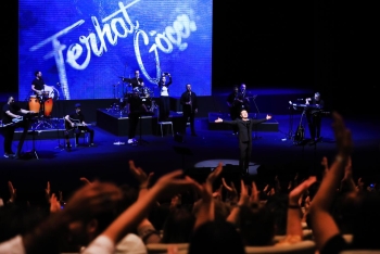 Sentyabrın 22-də Heydər Əliyev Sarayında Türkiyənin sevilən müğənnisi Ferhat Göçerin konserti baş tutub