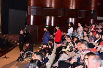 Planet Parni iz Baku KVN teatrının təqdimatında "Bizim Gülüş Müəllim" adlı yeni konsert proqramı