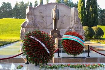 Employees of the Heydar Aliyev Palace visited the grave of the great leader Heydar Aliyev