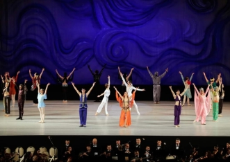 По случаю 100-летия великого лидера состоялся показ балета «Тысяча и одна ночь»