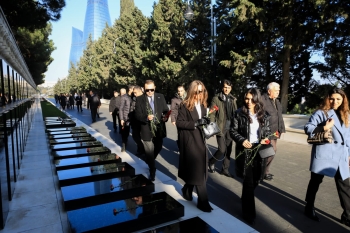 Employees of the Heydar Aliyev Palace visited the grave of the great leader Heydar Aliyev