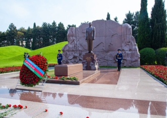 Коллектив Дворца Гейдара Алиева почтил память Общенационального лидера