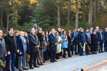 Employees of the Heydar Aliyev Palace visited the grave of the great leader Heydar Aliyev