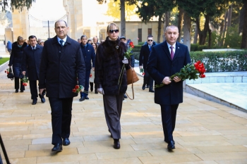 Employees of the Heydar Aliyev Palace visited the grave of the great leader Heydar Aliyev